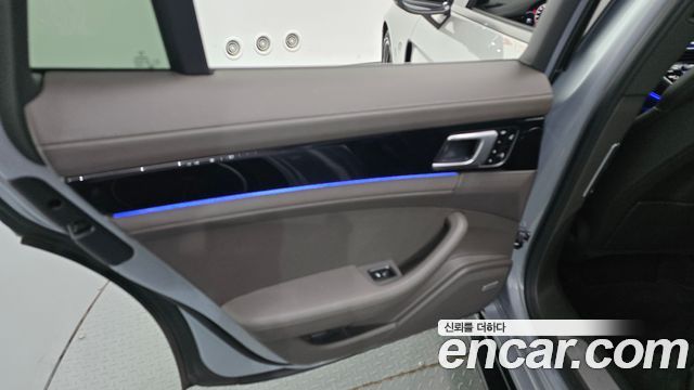 Porsche Panamera 2018 — photo 15
