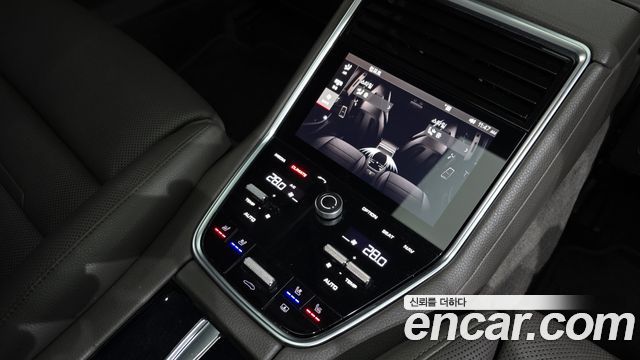 Porsche Panamera 2018 — photo 31