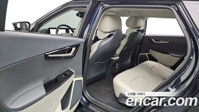 Kia EV6 2023 — photo 16