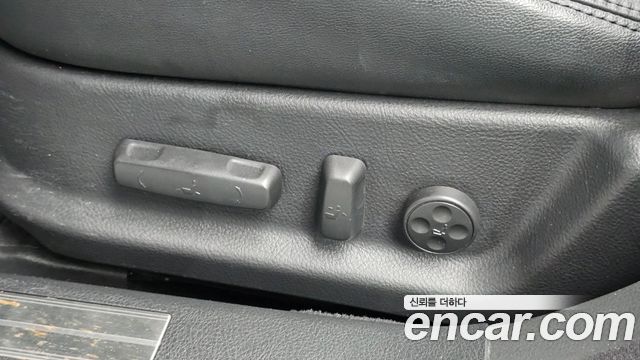 Hyundai Genesis 2012 — photo 24