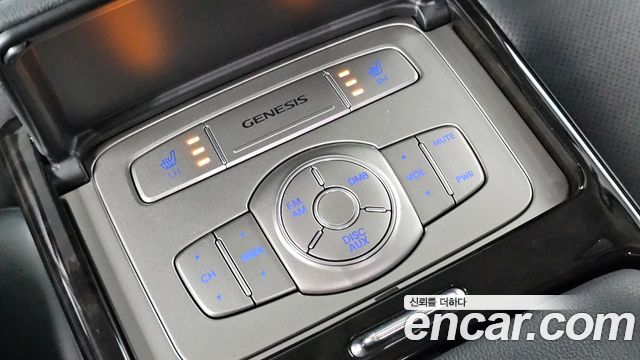 Hyundai Genesis 2012 — photo 26