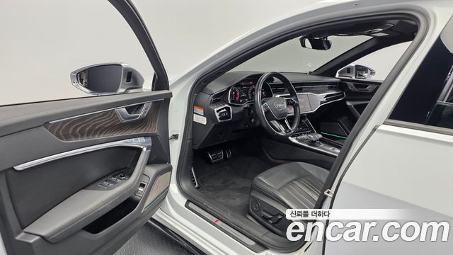 Audi A6 2021 — photo 13