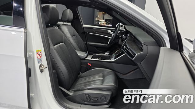 Audi A6 2021 — photo 17