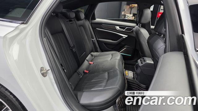 Audi A6 2021 — photo 18