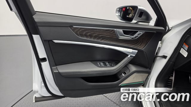 Audi A6 2021 — photo 14