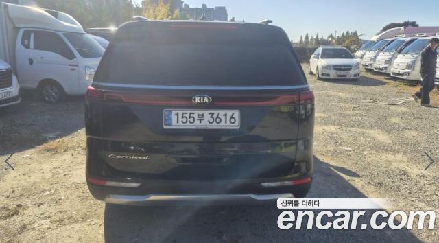 Kia Canival 2021 — photo 4