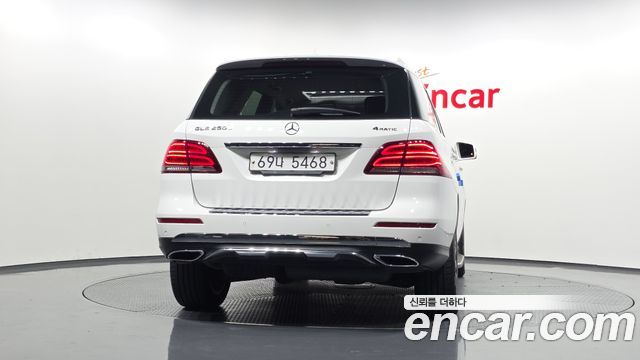 Mercedes-Benz GLE-Class 2017 — photo 4
