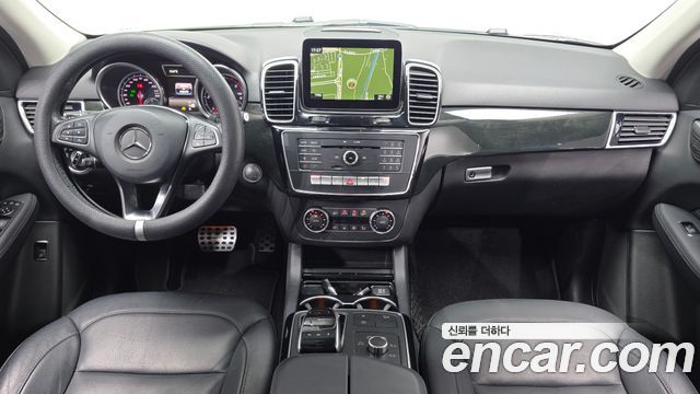 Mercedes-Benz GLE-Class 2017 — photo 10