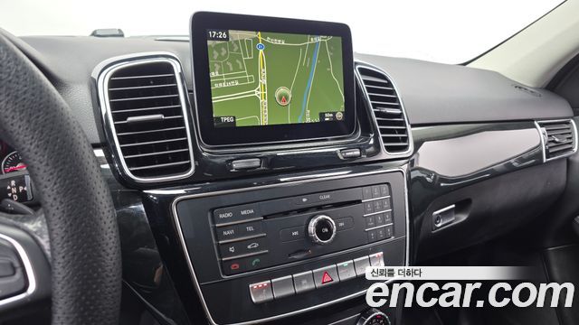 Mercedes-Benz GLE-Class 2017 — photo 19