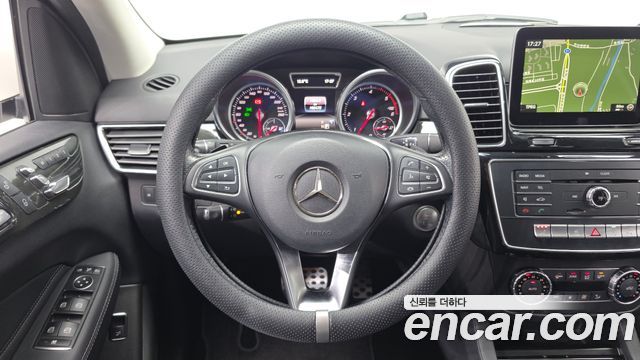 Mercedes-Benz GLE-Class 2017 — photo 20