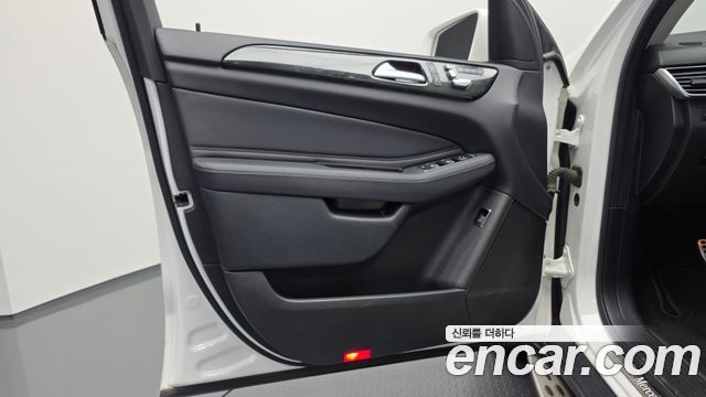 Mercedes-Benz GLE-Class 2017 — photo 14