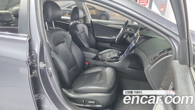 Hyundai Sonata 2012 — photo 17