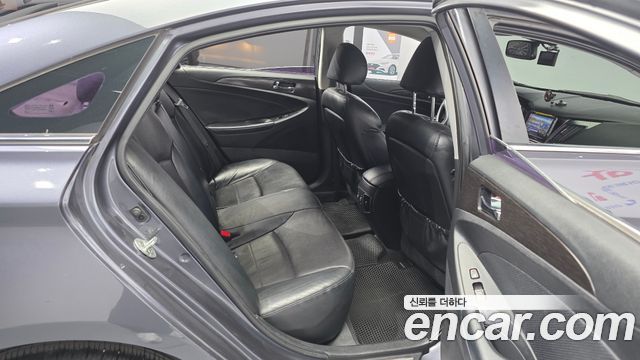 Hyundai Sonata 2012 — photo 18