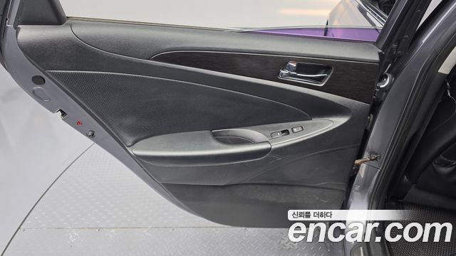 Hyundai Sonata 2012 — photo 15