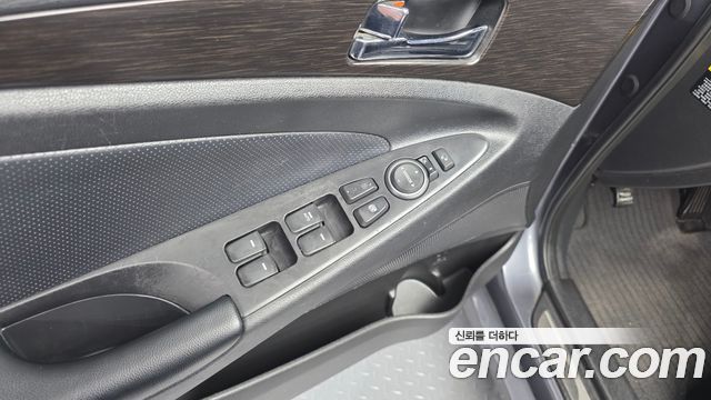 Hyundai Sonata 2012 — photo 30