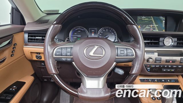 Lexus ES 2017 — photo 19