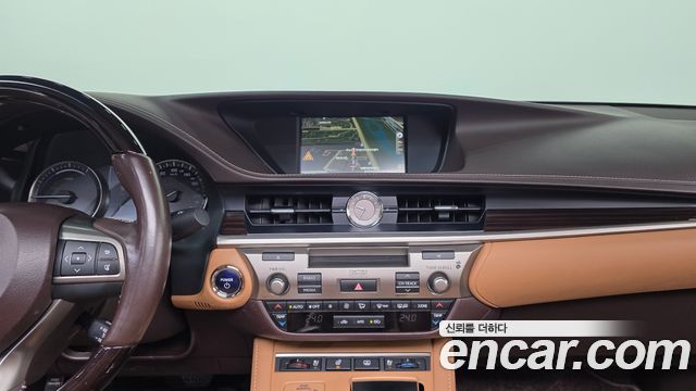 Lexus ES 2017 — photo 20