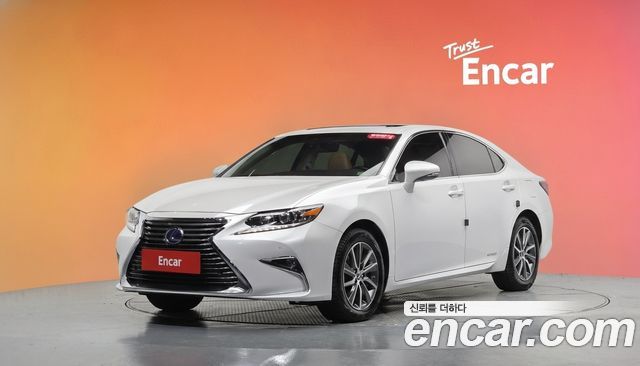 Lexus ES 2017 — photo 1