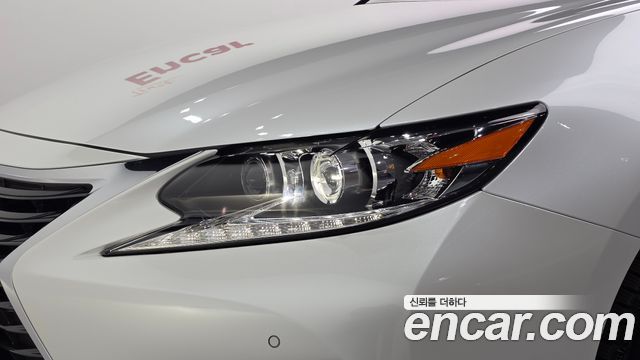 Lexus ES 2017 — photo 8