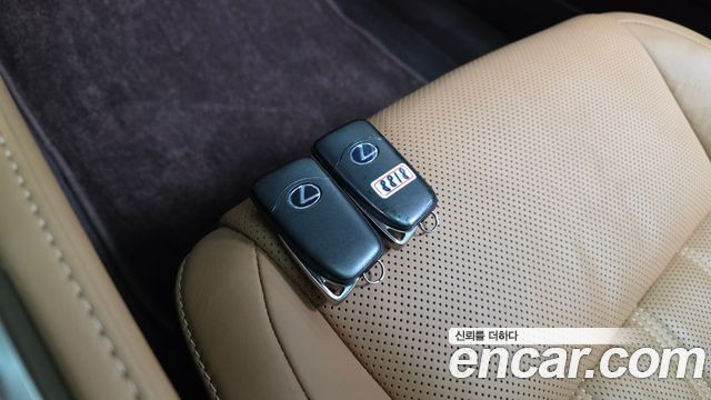 Lexus ES 2017 — photo 27