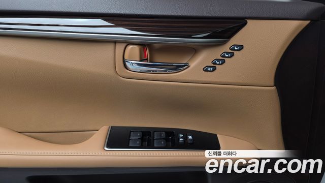 Lexus ES 2017 — photo 29