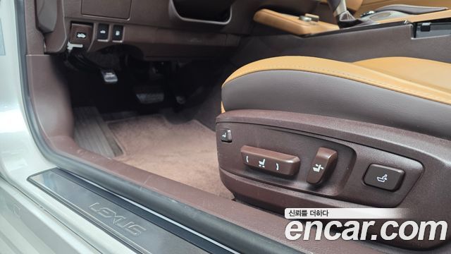 Lexus ES 2017 — photo 31