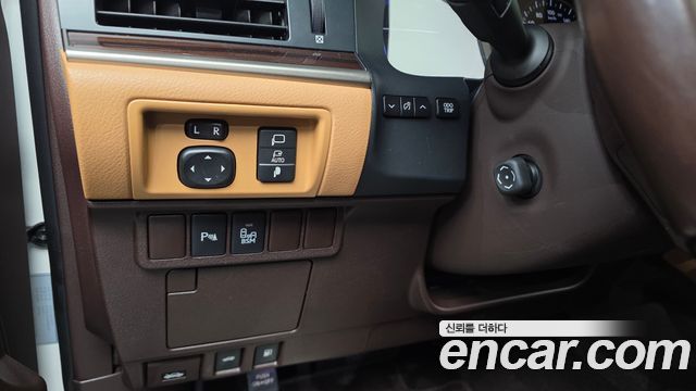 Lexus ES 2017 — photo 35
