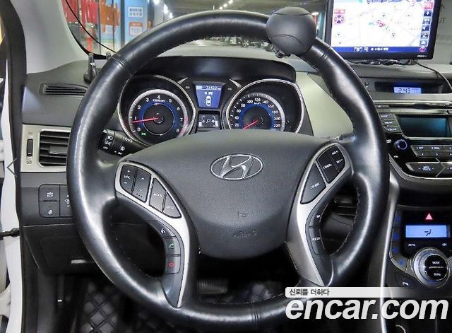 Hyundai AVANTE 2013 — photo 8
