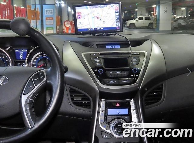 Hyundai AVANTE 2013 — photo 11