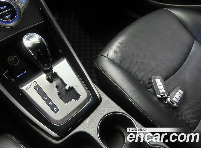 Hyundai AVANTE 2013 — photo 12
