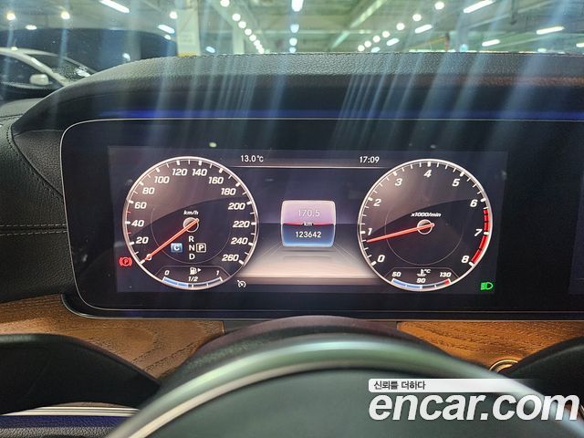 Mercedes-Benz E-Class 2019 — photo 8
