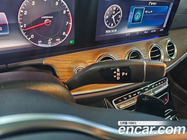 Mercedes-Benz E-Class 2019 — photo 9