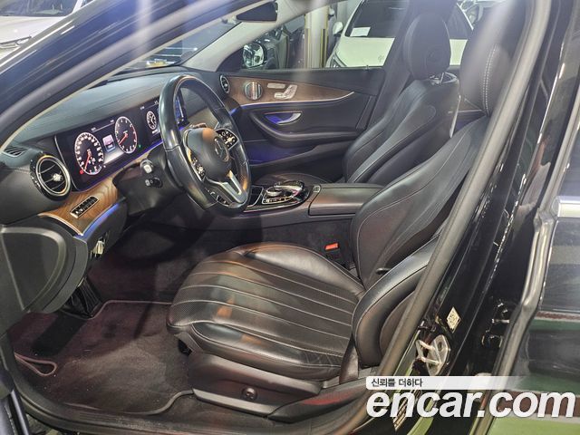 Mercedes-Benz E-Class 2019 — photo 10