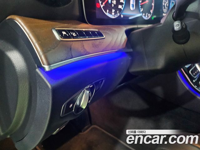 Mercedes-Benz E-Class 2019 — photo 12