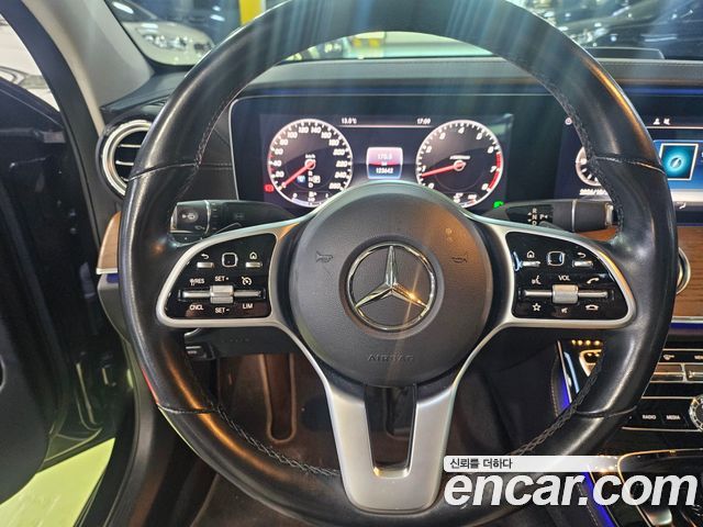 Mercedes-Benz E-Class 2019 — photo 14