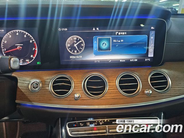 Mercedes-Benz E-Class 2019 — photo 15