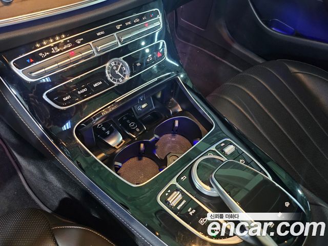 Mercedes-Benz E-Class 2019 — photo 16