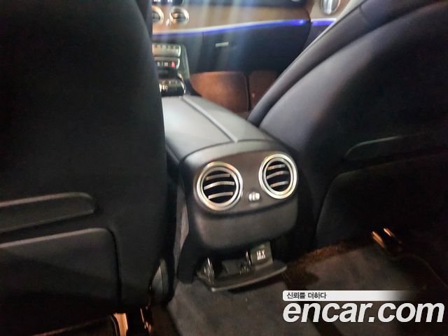 Mercedes-Benz E-Class 2019 — photo 17