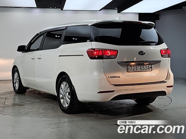 Kia Canival 2016 — photo 3