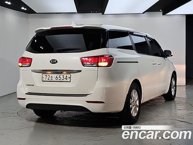 Kia Canival 2016 — photo 4