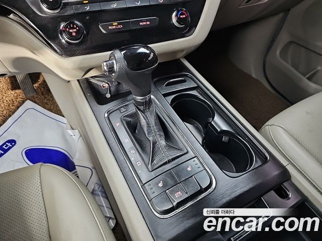 Kia Canival 2016 — photo 8