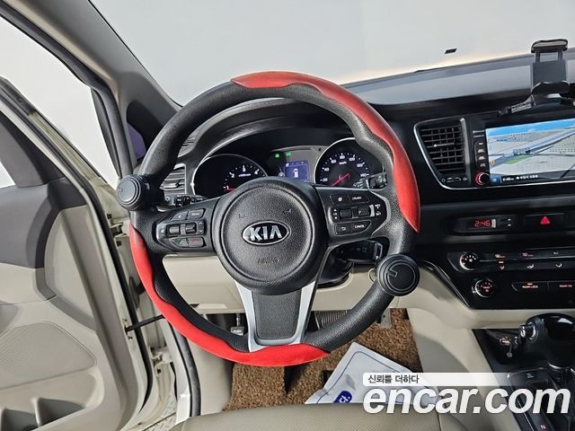 Kia Canival 2016 — photo 9