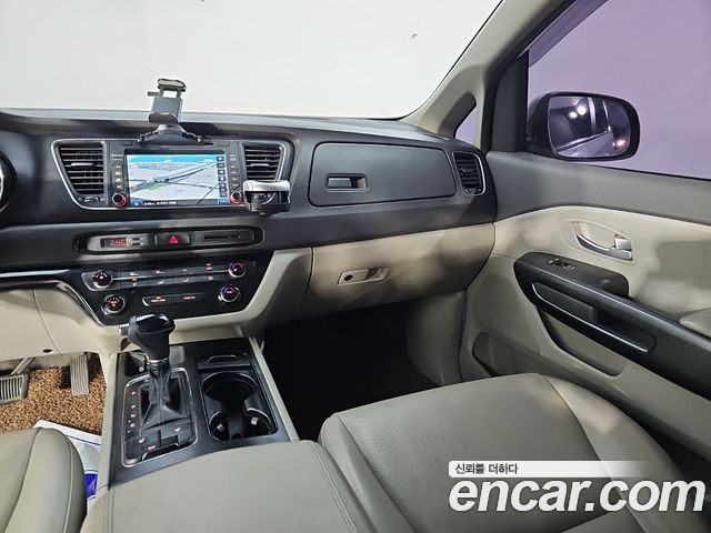Kia Canival 2016 — photo 10