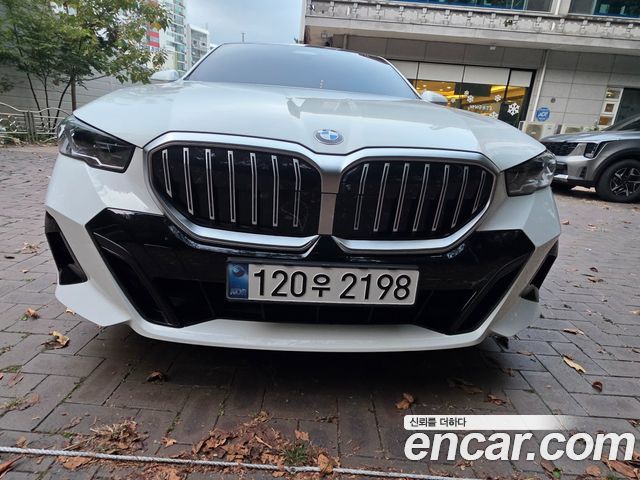 BMW 5-Series 2024 — photo 1