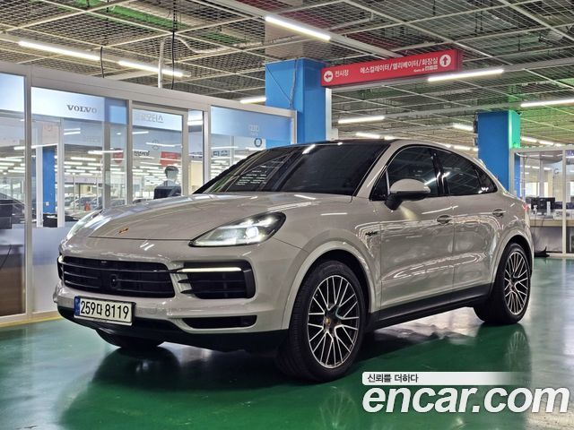 Porsche Cayenne 2021 — photo 1