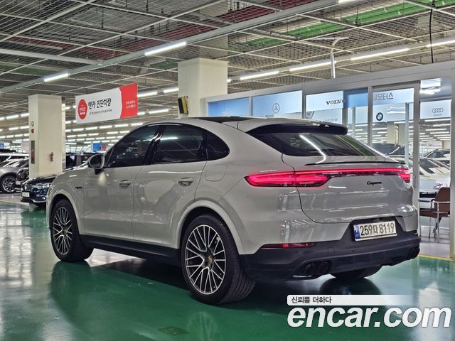 Porsche Cayenne 2021 — photo 2