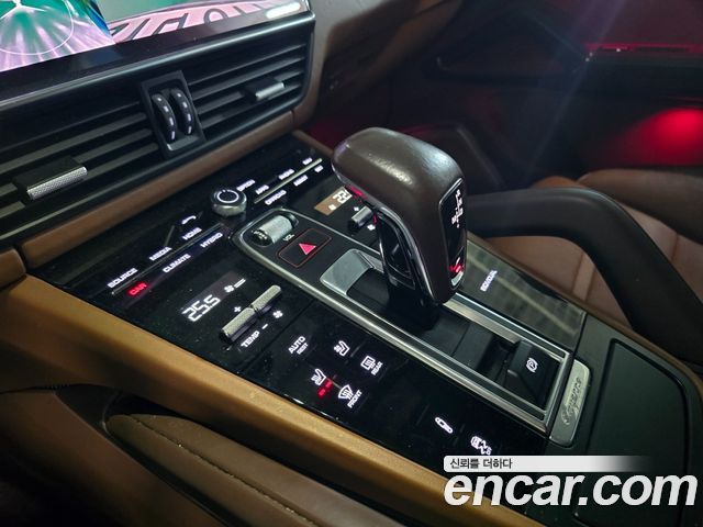 Porsche Cayenne 2021 — photo 9
