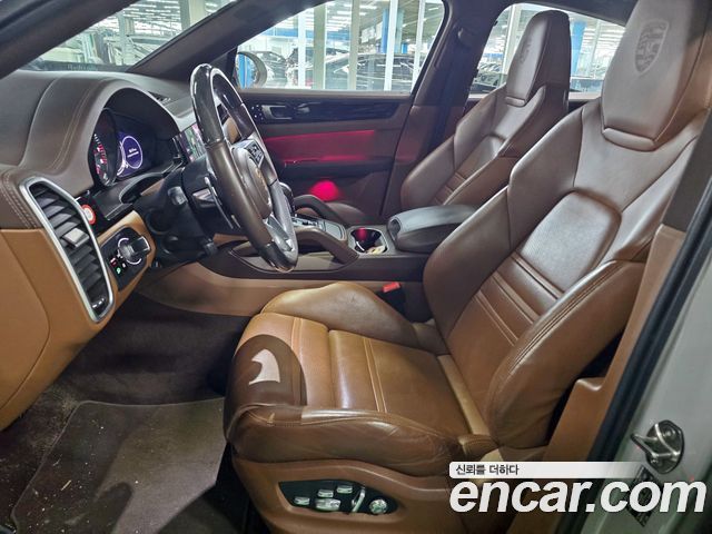 Porsche Cayenne 2021 — photo 10