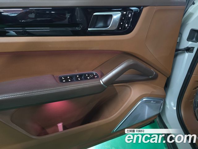 Porsche Cayenne 2021 — photo 12