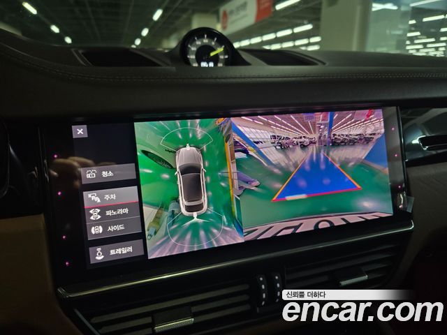Porsche Cayenne 2021 — photo 14